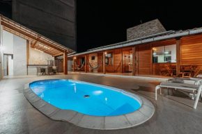 casadecastelhanos, Quadra do MAR de CASTELHANOS, 4 suítes com AR, Churrasqueira, Piscina, Hidromassagem, Cozinha INTEGRADA GOURMET Ideal para FAMÍLIA E AMIGOS